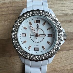 Premier Designs ladies white hot rhinestone fashion watch NEW BATTERY